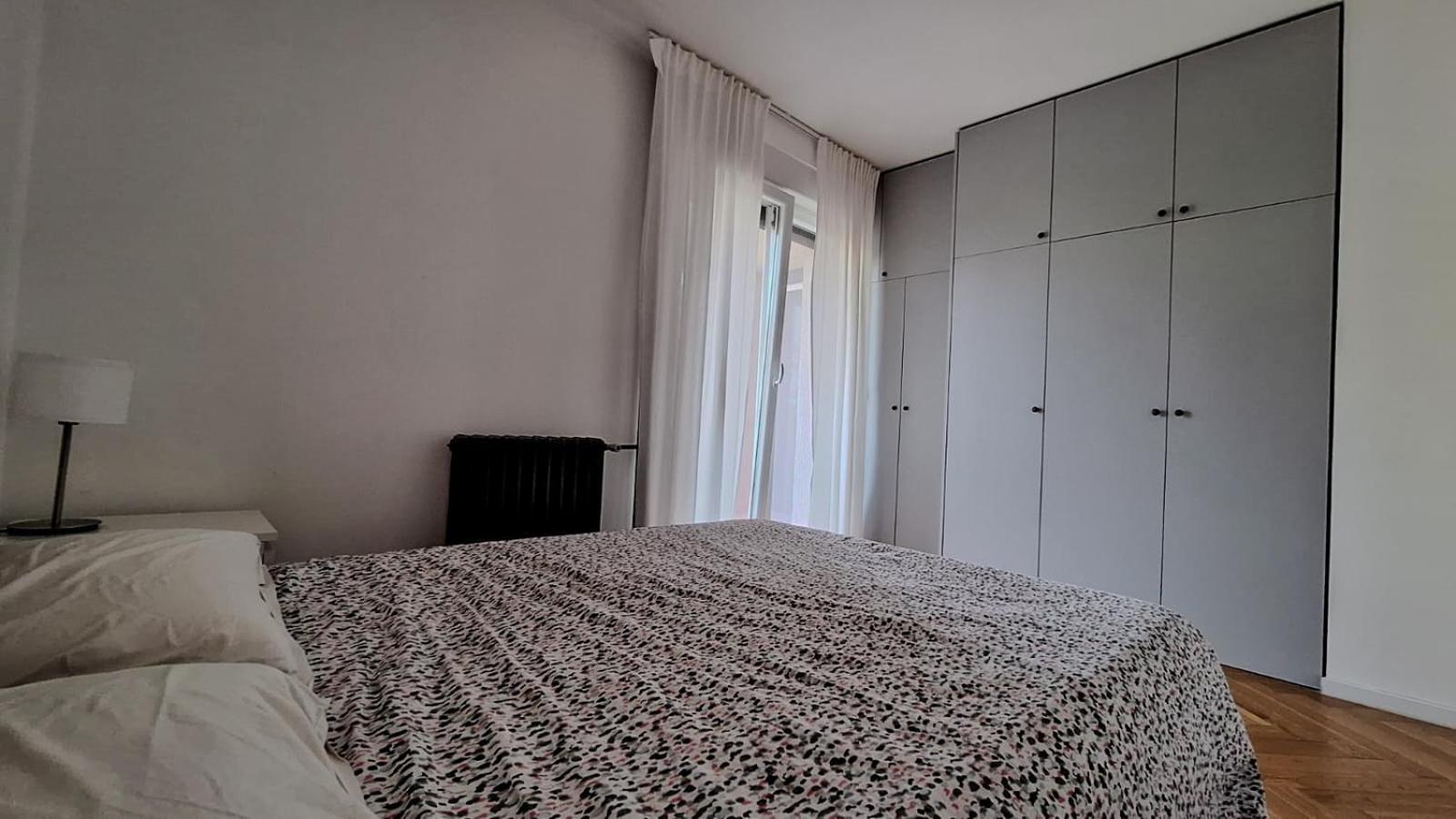 J&v Apartment *